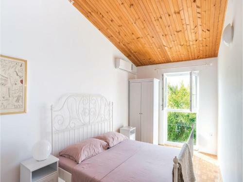 Two-bedroom Holiday Home In Pag