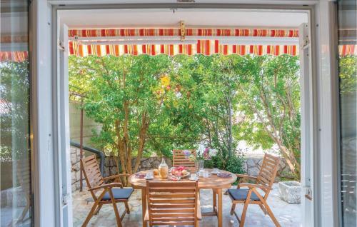 Two-bedroom Holiday Home In Pag