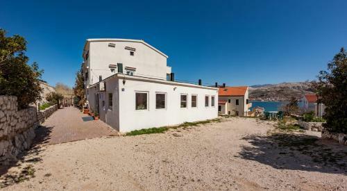 Hostal Triple Room Pag 13355b