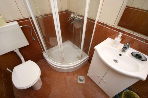 Apartments With A Swimming Pool Pag - 220