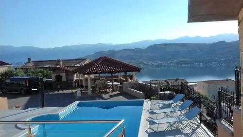 Apartments With A Swimming Pool Pag - 220
