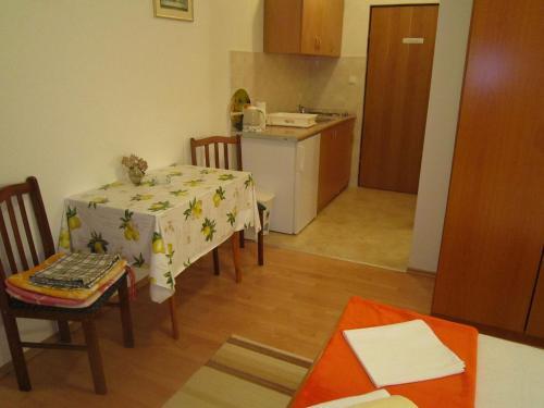 Holiday Home Apartment Antika II