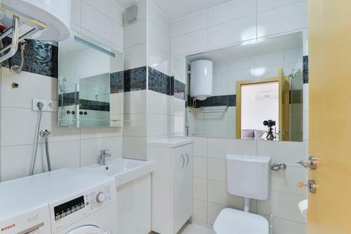 Crowonder Pag View Apartments
