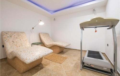Three-bedroom Holiday Home In Ozalj