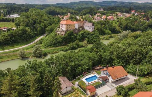 Three-bedroom Holiday Home In Ozalj