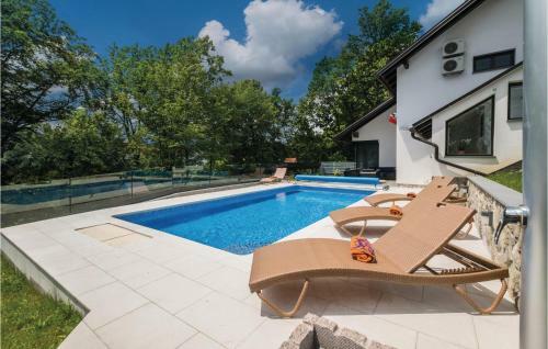 Three-bedroom Holiday Home In Ozalj