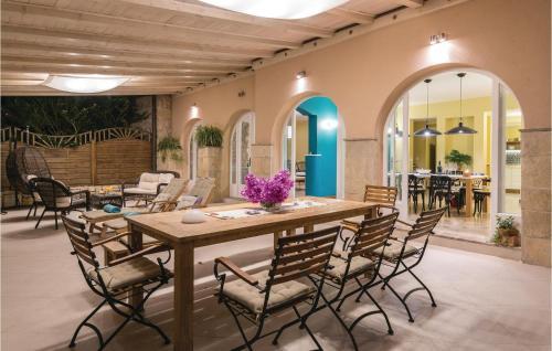 Four-bedroom Holiday Home In Orebic
