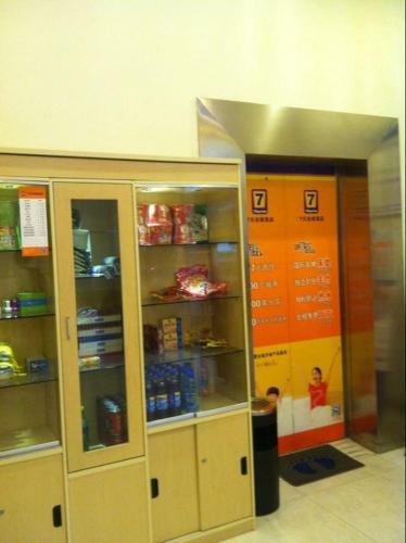 Hotel 7days Inn Shenzhen Gushu Subway Station