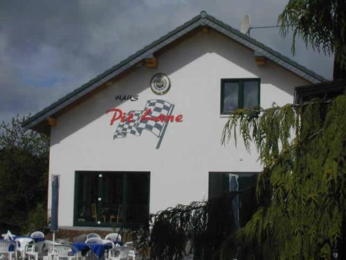 Bed & Breakfast Haus Pit Lane