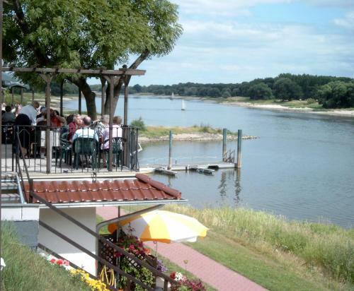 Hostal Elbterrassen Zu Brambach