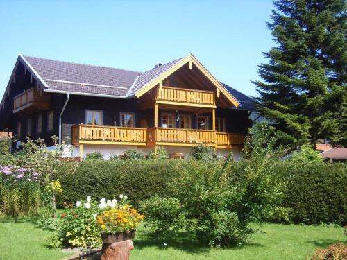 Carina Apartments