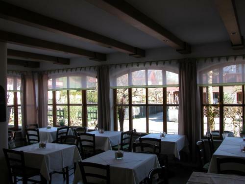 Zum Hirschhaus Hotel-restaurant