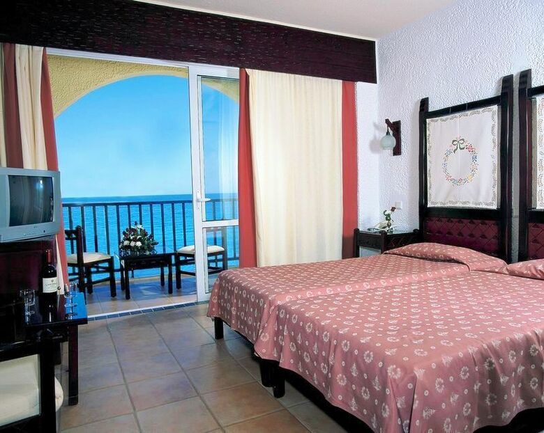 Hotel Lefkoniko Beach