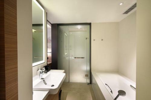 Hampton By Hilton Qujin Hotel