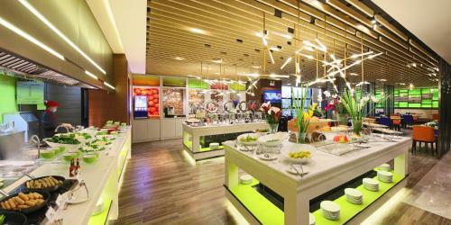 Hampton By Hilton Qujin Hotel