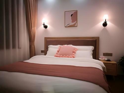 Dongjiang Lake Mountain Mist Inn