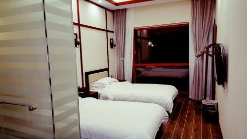 Dongjiang Lake Mountain Mist Inn