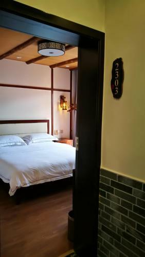 Dongjiang Lake Mountain Mist Inn
