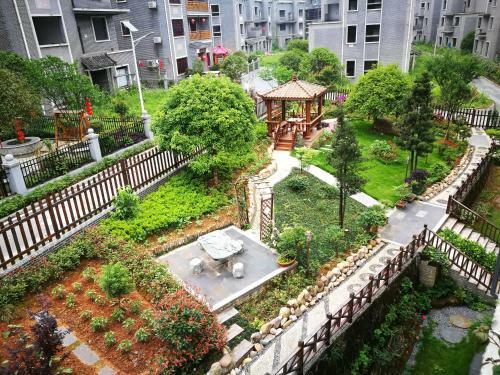 Dongjiang Lake Mountain Mist Inn