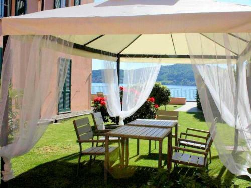 Elegant Apartment Located On Lake Maggiore