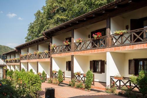 Hotel Domeniul D�mbu Morii