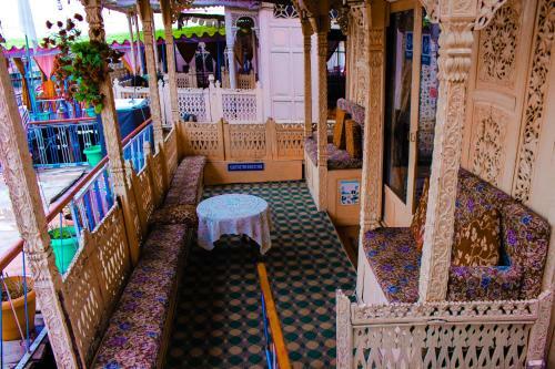 Aziz Palace Group Of Houseboats