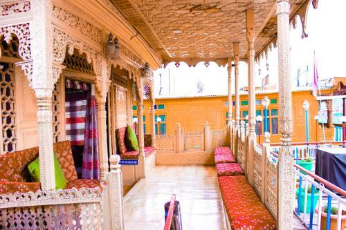 Aziz Palace Group Of Houseboats