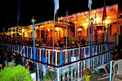 Aziz Palace Group Of Houseboats