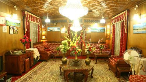 Aziz Palace Group Of Houseboats
