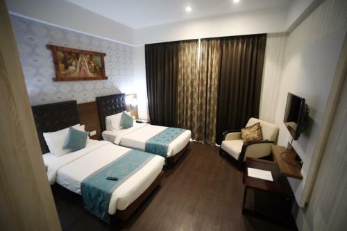 Hotel The Byke Suraj Plaza