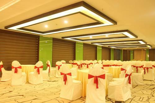 Hotel The Byke Suraj Plaza