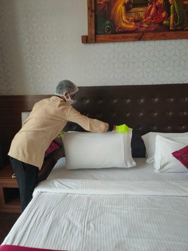 Hotel The Byke Suraj Plaza