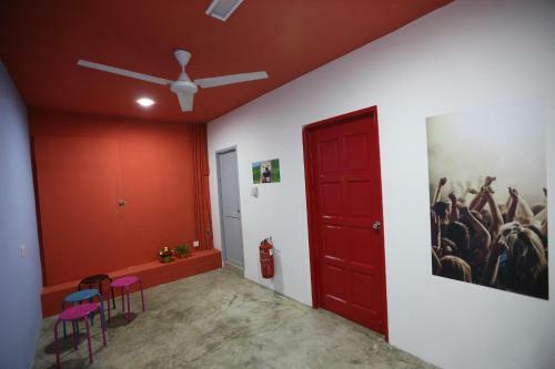 Hostal Zen Rooms Noisy Room