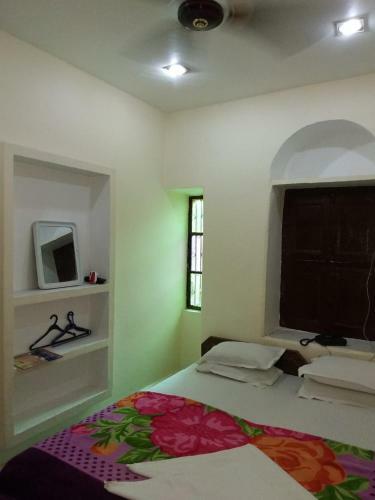 Hostal Ajay Guest House