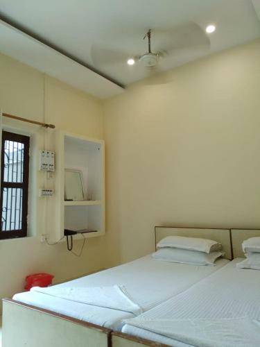 Hostal Ajay Guest House