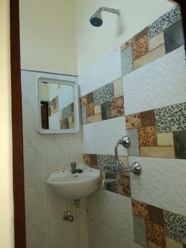 Hostal Ajay Guest House