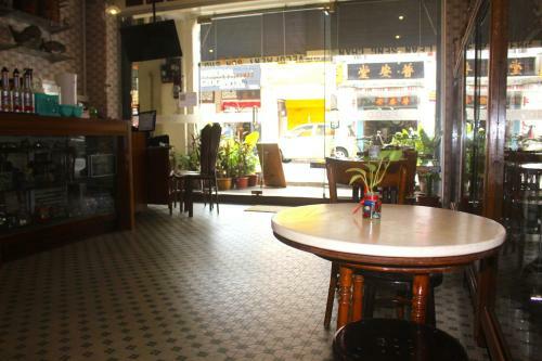 Campbell Antique Hotel & Cafe