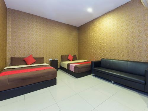 Oyo 439 Night Queen Hotel