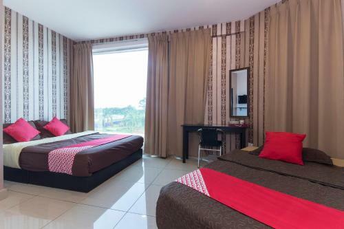 Oyo 439 Night Queen Hotel