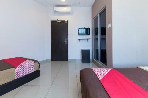 Oyo 439 Night Queen Hotel