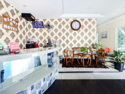 Oyo 439 Night Queen Hotel