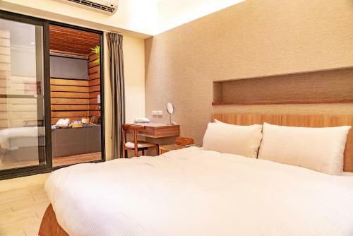 Traveller-inn Zhongzheng Library