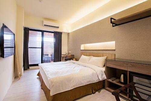 Traveller-inn Zhongzheng Library