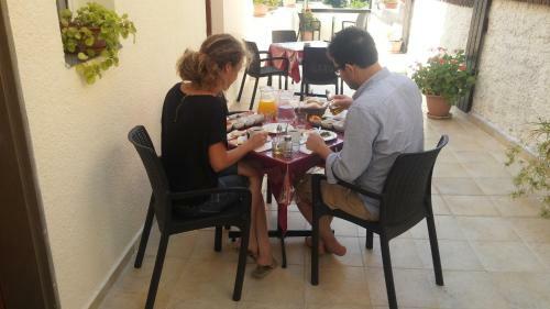 Hostal Rosana Guest House