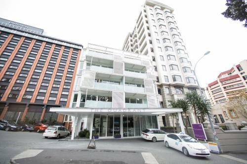 Beautiful Sunny Two Bedroom Apartment