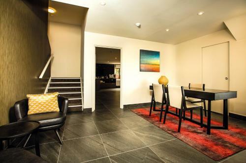 Motel Greenlane Suites