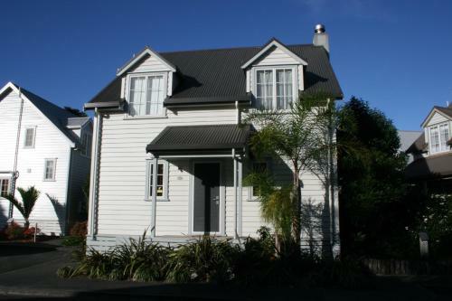 Settler's Cottage