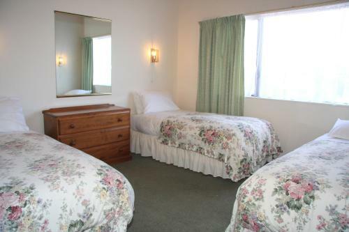 Coachman's Lodge Motel