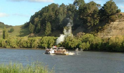 Whanganui River Top 10 Holiday Park