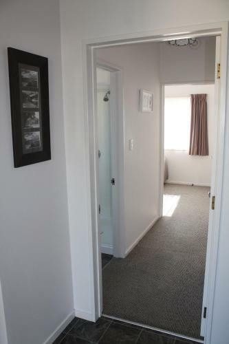 Riverview Motel
